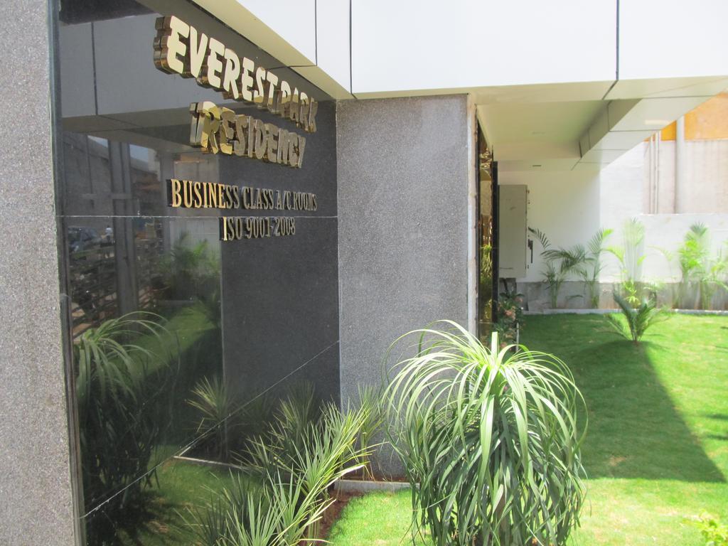 Отель Everestparkresidency Tiruchirappalli Экстерьер фото